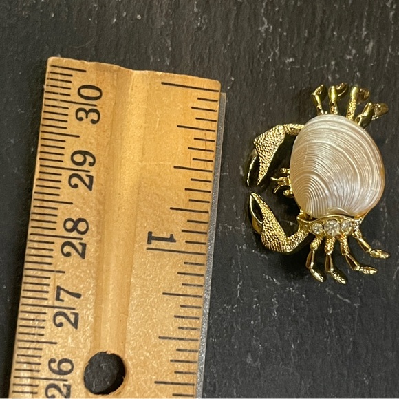 Vintage Gold Crab Brooch Nautical Beach Pin Rhinestone - Picture 8 of 8